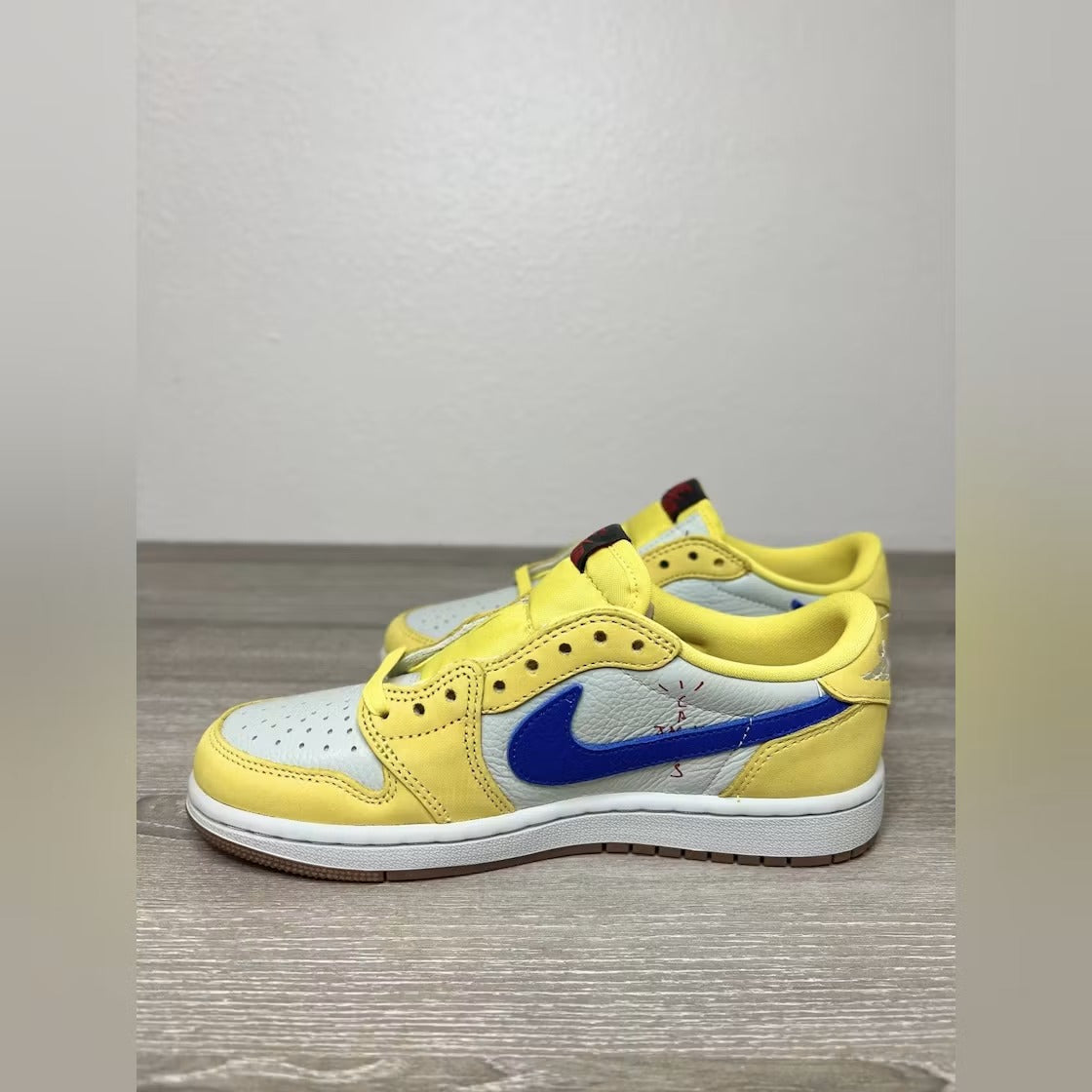 Air Jordan 1 Retro Low OG SP Travis Scott Canary (Women's) - US W 5.5 - New - Other - detail 1