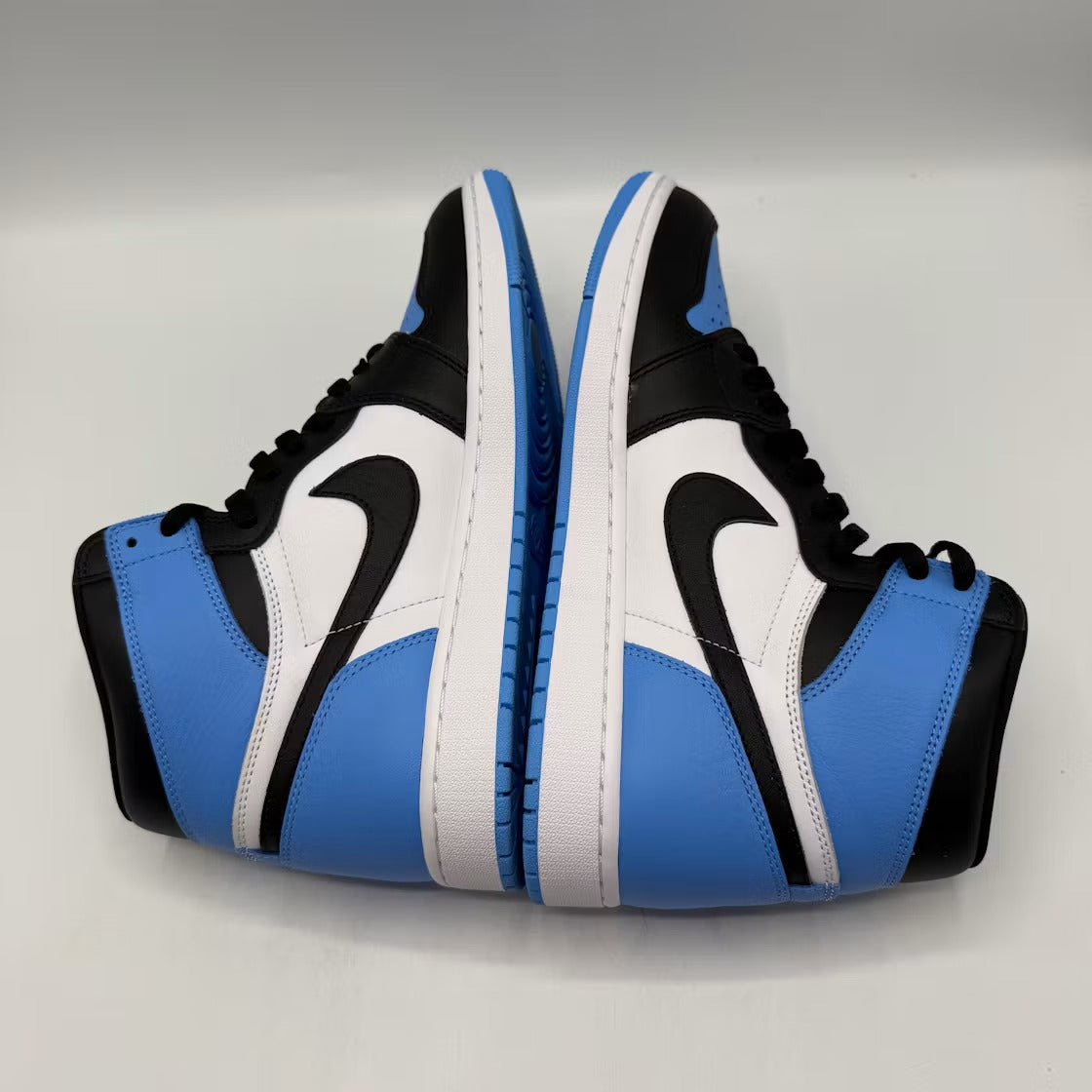 Used - Air Jordan 1 Retro High OG UNC Toe - US M 12 - detail 2