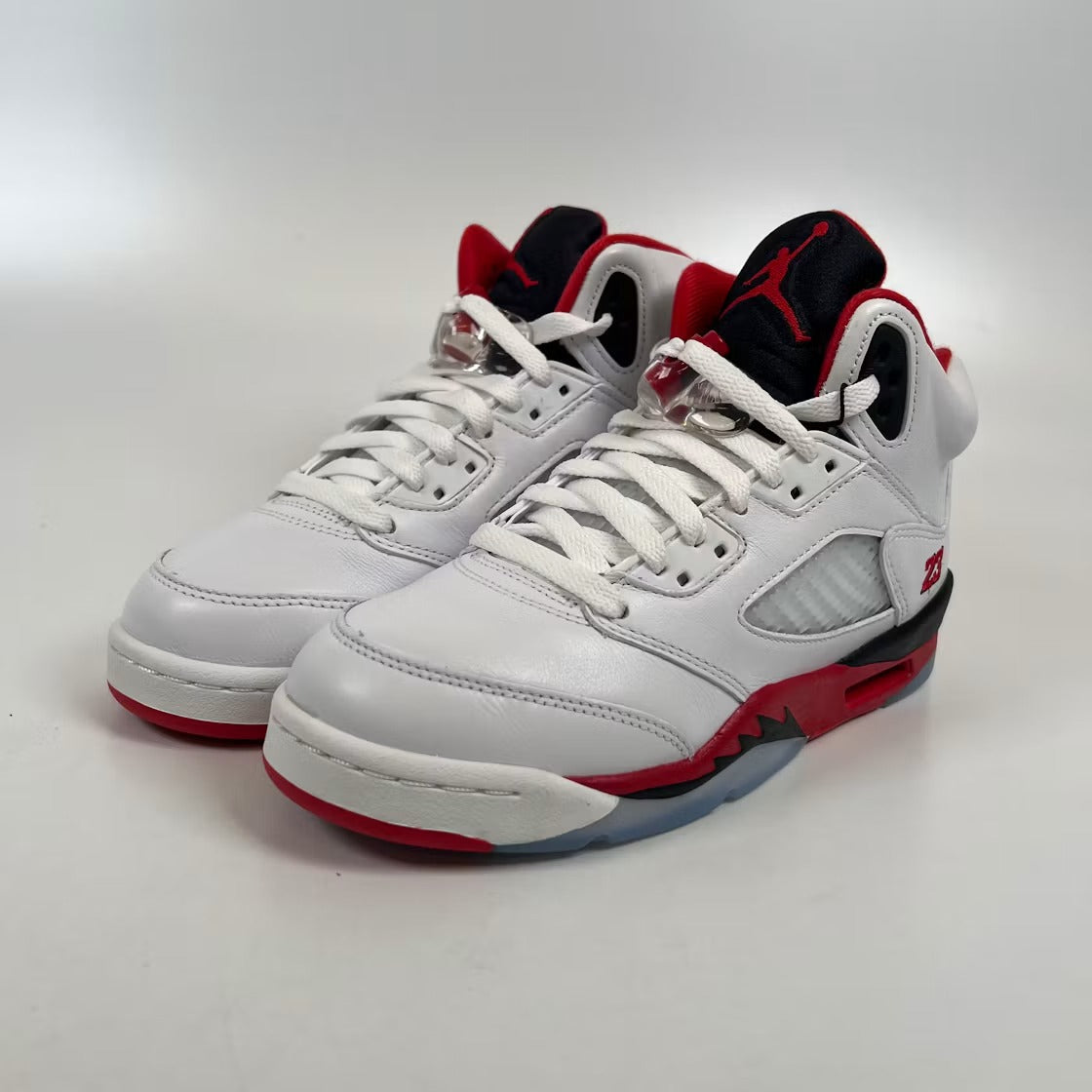Used - Air Jordan 5 Retro Fire Red Black Tongue (2025) (GS) - US 5.5Y - detail 1