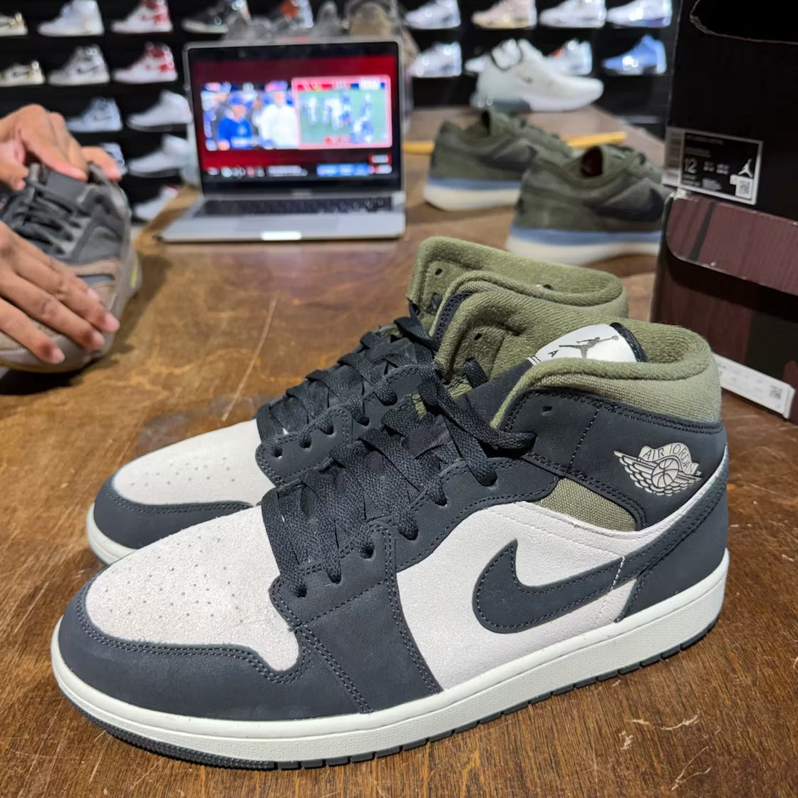 Used - Air Jordan 1 Mid SE Off Noir Medium Olive - US M 11 - detail 2