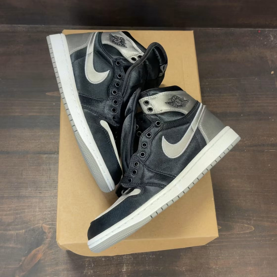 Used - Air Jordan 1 Retro High OG Satin Shadow (Women's) - US W 7 - detail 1