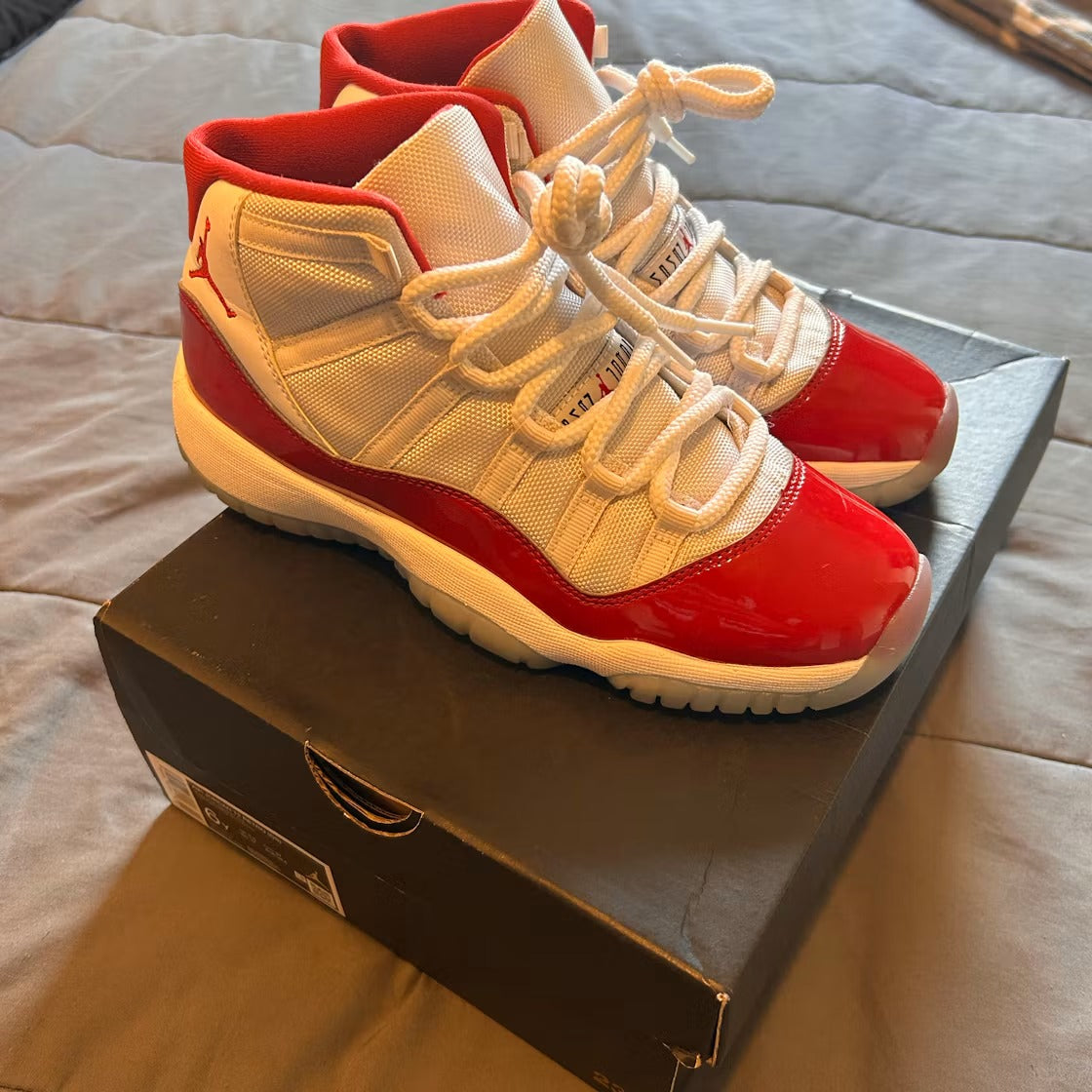 Used - Air Jordan 11 Retro Cherry (2022) (GS) - US 6Y - detail 1