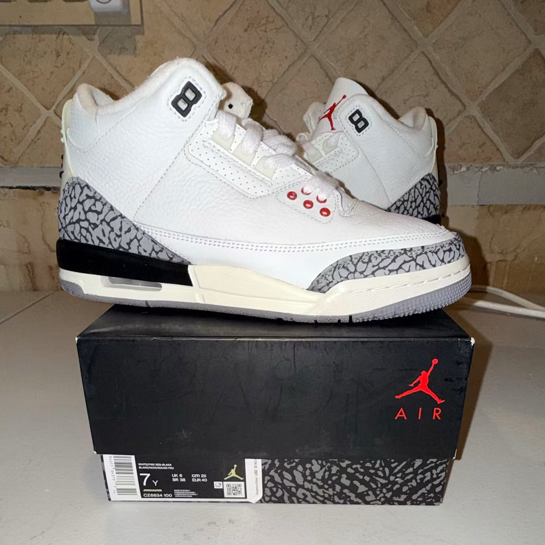 Used - Air Jordan 3 Retro White Cement Reimagined (GS) - US 7Y - detail 1