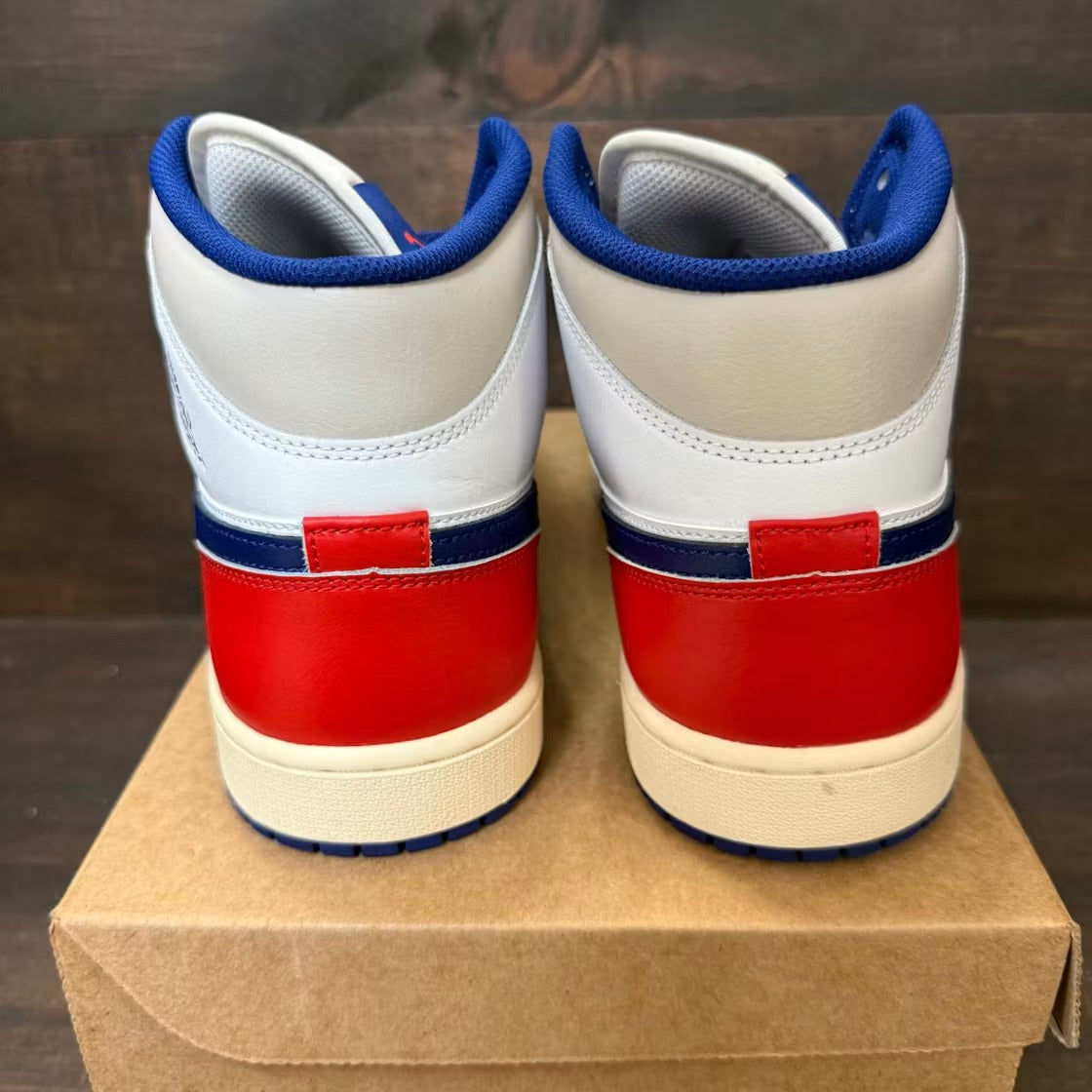 Used - Air Jordan 1 Mid Rare Air - US M 13 - detail 3